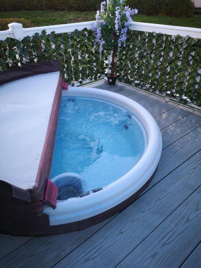 Hot Tub Hols 61 Kingfisher Court 호텔 태터셜 외부 사진